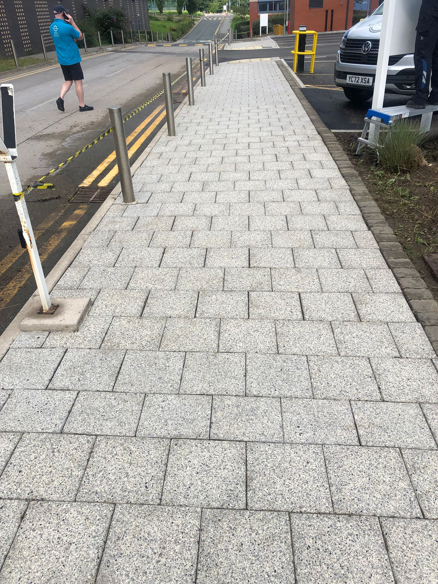 Before and after driveway cleaning